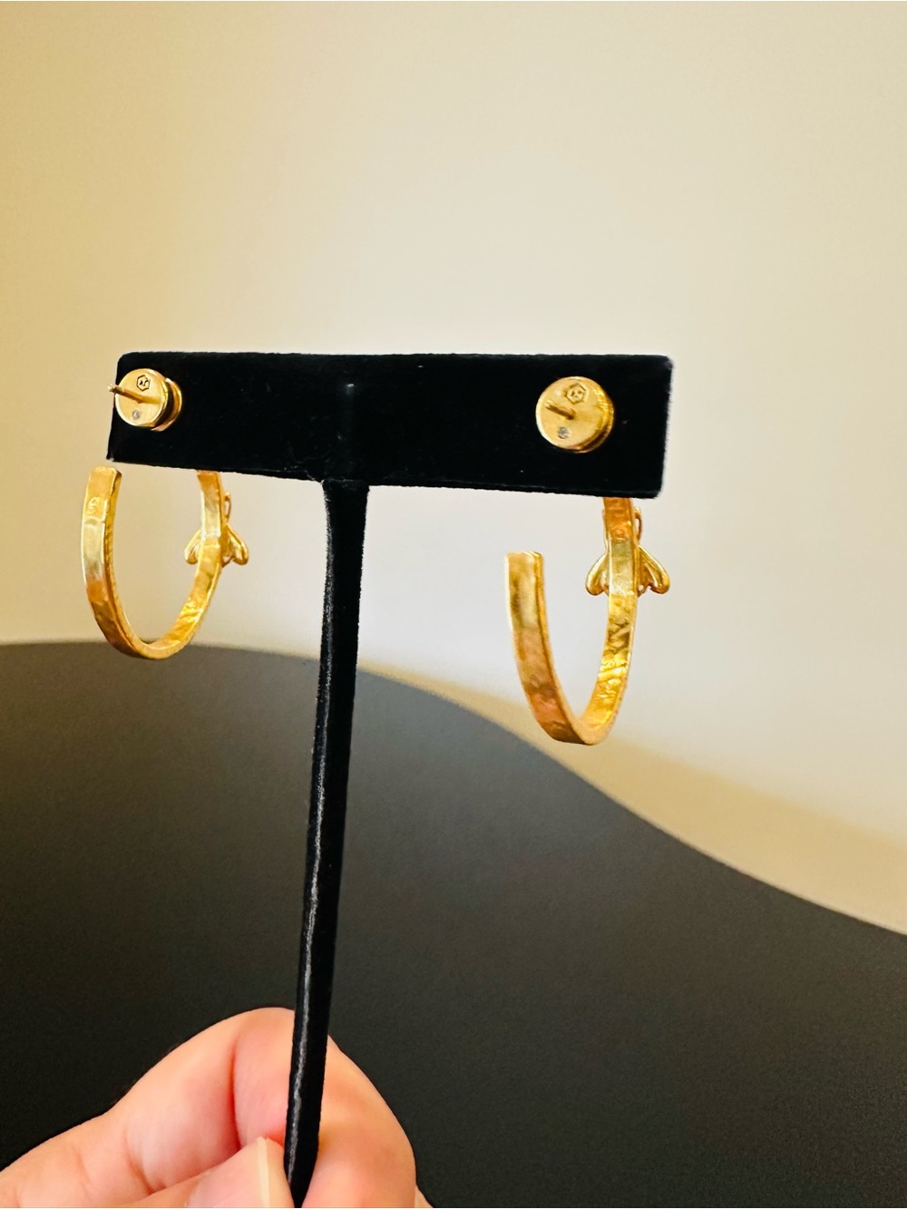 Julie Vos Authentic Luxury Designer Minimalist Spring Summer Bee Hoop Earrings - Picture 10 of 17